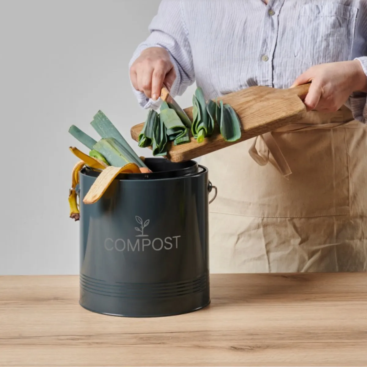 Seau à compost rond gris foncé – 4.5 L – Image 2