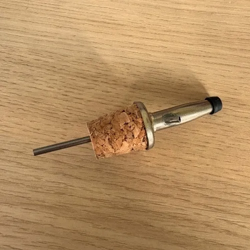 Bouchon verseur métallique et liège – Image 5