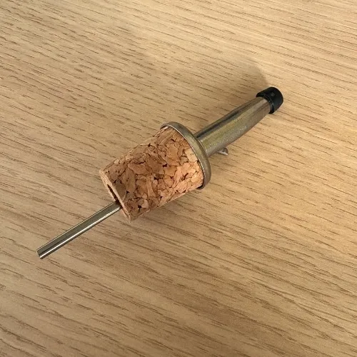 Bouchon verseur métallique et liège – Image 6